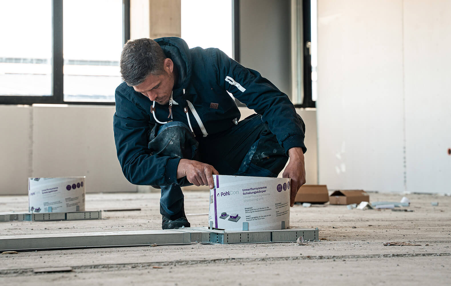 Ein Angestellter von Elektro Brix auf einer Baustelle